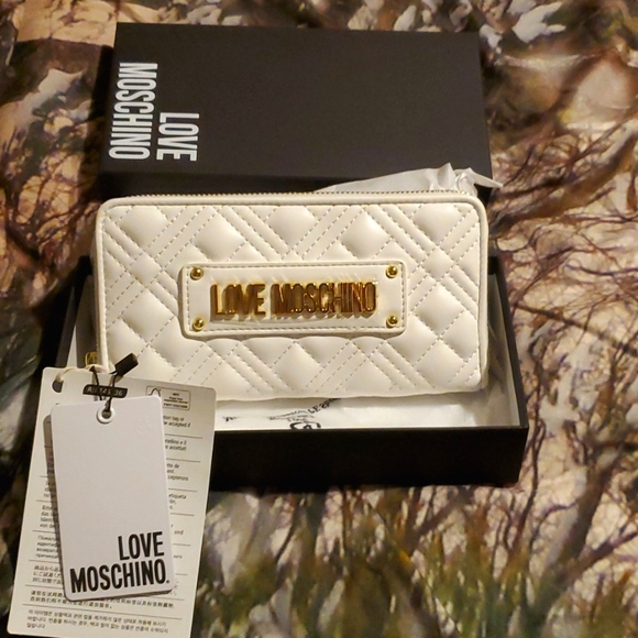 Love Moschino White w/ goldtone metal embellishments Large Zip around Wallet - Picture 2 of 6